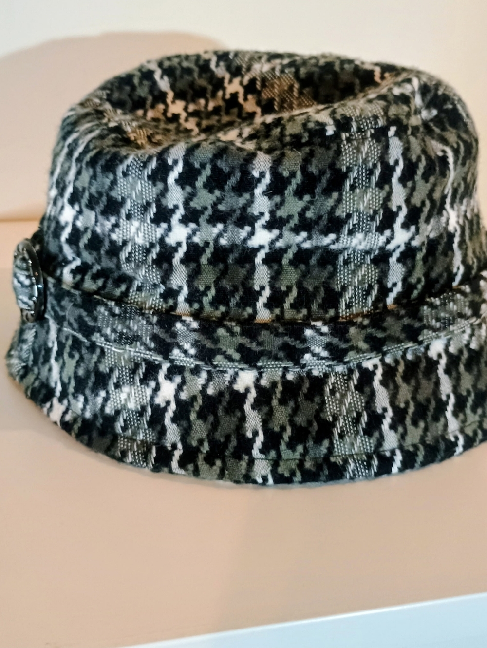 D&Y Women's Black and White Houndstooth Bucket Hat with Decorative Buckle - Picture 2 of 3